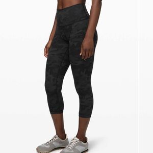 LULULEMON Wunder Under Crop (High-Rise) *Full-On Luxtreme 21" Green Camo Size 6